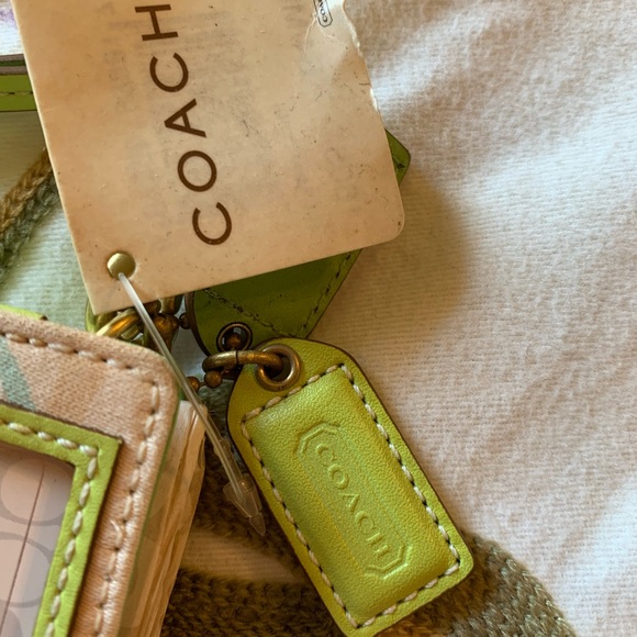 NWT Coach multicolored signature fabric with green leather ipod case - Picture 5 of 6